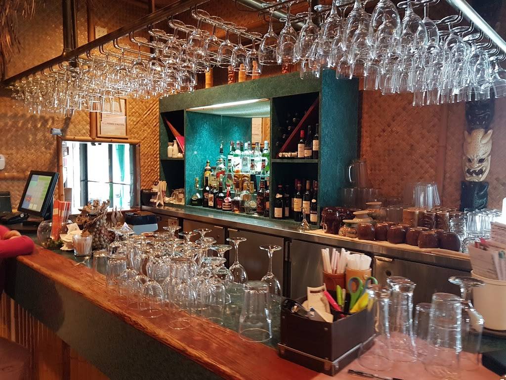 Restaurant Chateau De La Lune | restaurant | 569 Boulevard des Seigneurs, Terrebonne, QC J6W 1T5, Canada | 4504719912 OR +1 450-471-9912