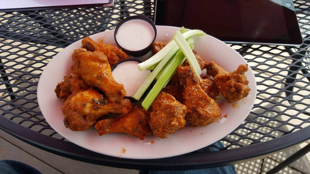 Wild Wing Cafe | cafe | 820 W Main St, Charlottesville, VA 22903, USA | 4349799464 OR +1 434-979-9464