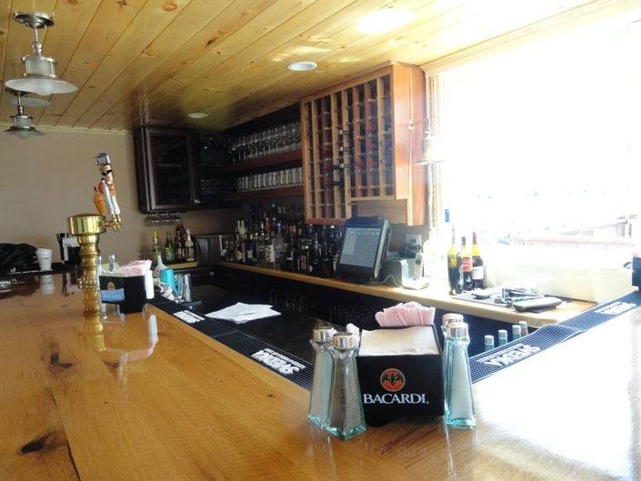 Green Pond Yacht Club | restaurant | 366 Menauhant Rd, East Falmouth, MA 02536, USA | 5085405497 OR +1 508-540-5497