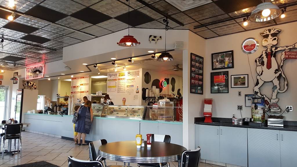 The Spotted Cow | restaurant | 718 W Glen Ave, Peoria, IL 61614, USA | 3096911910 OR +1 309-691-1910