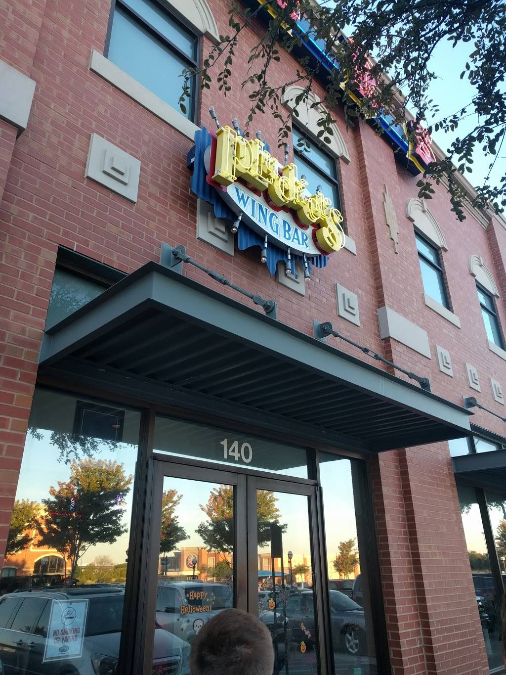 Pluckers Wing Bar | restaurant | 4000 Bagpiper Way Ste 140, Arlington, TX 76018, USA | 8177842473 OR +1 817-784-2473