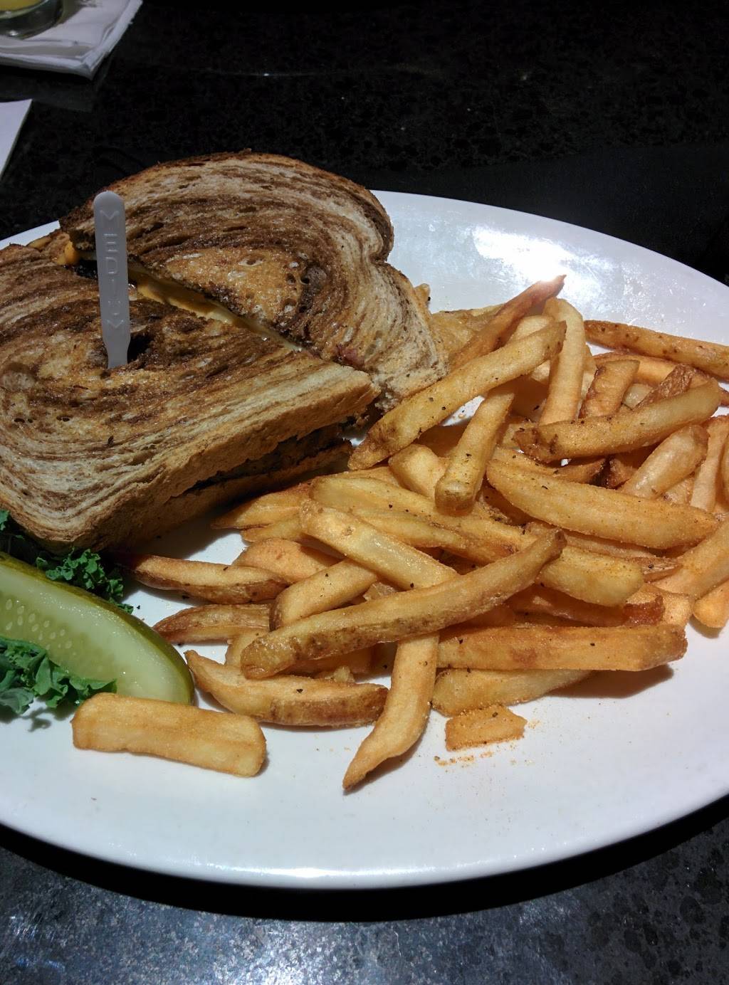 Georges Neighborhood Grill | restaurant | 6935 Lake Plaza Dr, Indianapolis, IN 46220, USA | 3175771600 OR +1 317-577-1600