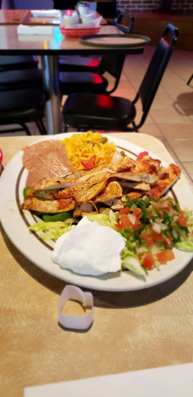 El Tiburón Seafood & Grill | restaurant | 5522 Columbia Ave, Dallas, TX 75214, USA | 2142382955 OR +1 214-238-2955