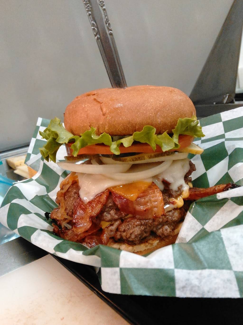 Brendas Burgers | restaurant | 124 S Main St, Scottville, MI 49454, USA | 2316130161 OR +1 231-613-0161