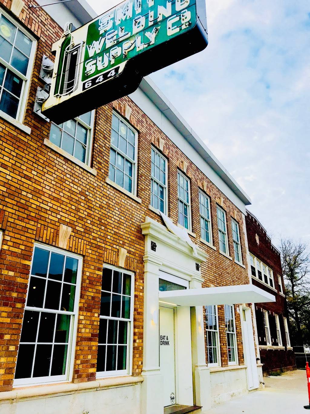 Smith & Co. | restaurant | 644 Selden St, Detroit, MI 48201, USA | 3139747100 OR +1 313-974-7100