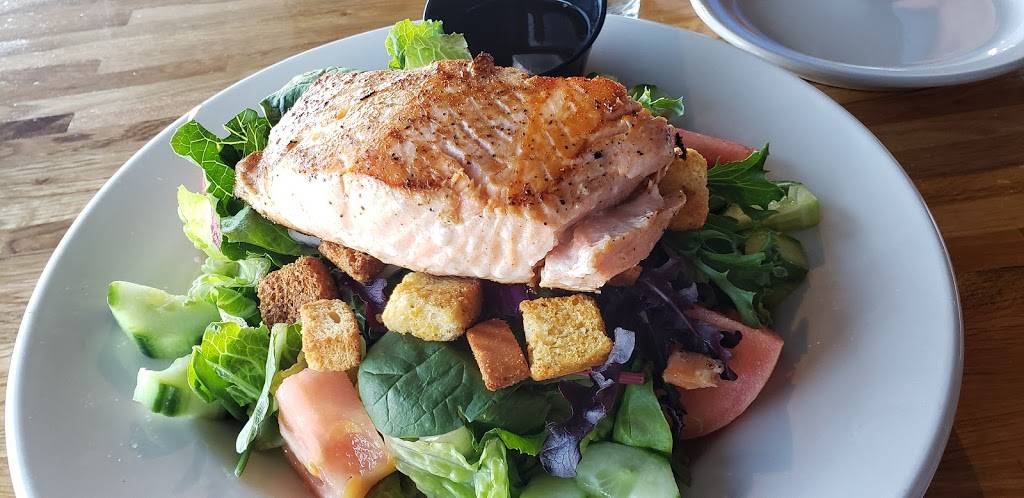 Mavi Waterfront Bar & Grill | restaurant | 2309 Beach Blvd, Jacksonville Beach, FL 32250, USA | 9043720045 OR +1 904-372-0045