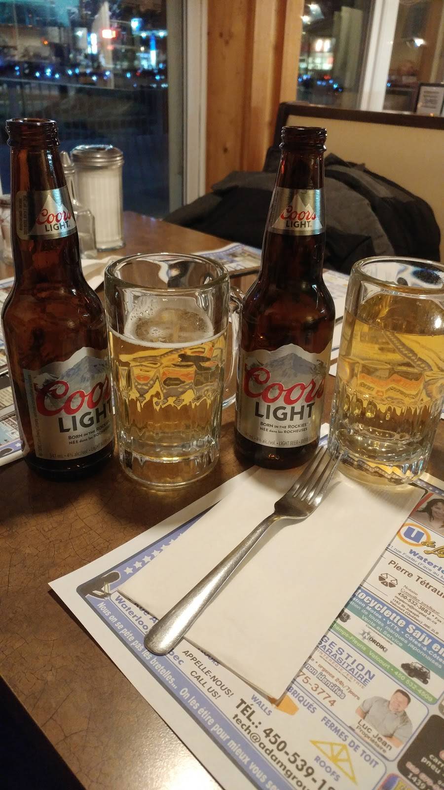 Restaurant LExpress | restaurant | 6250 Rue Foster, Waterloo, QC J0E 2N0, Canada | 4505392107 OR +1 450-539-2107