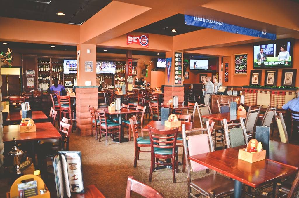 Wolfies Grill - Fishers | restaurant | 7695 Crosspoint Commons, Fishers, IN 46038, USA | 3179131272 OR +1 317-913-1272