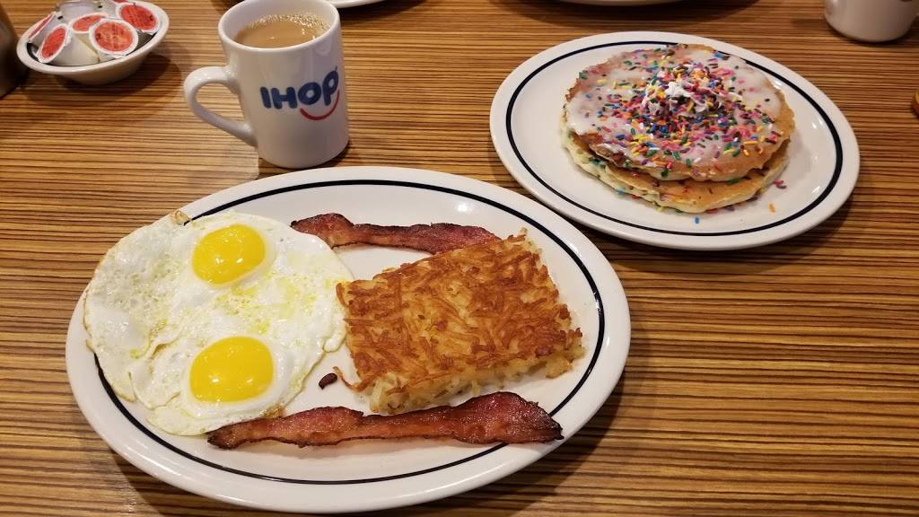IHOP | restaurant | 212 Palm Coast Pkwy NE, Palm Coast, FL 32137, USA | 3862646834 OR +1 386-264-6834