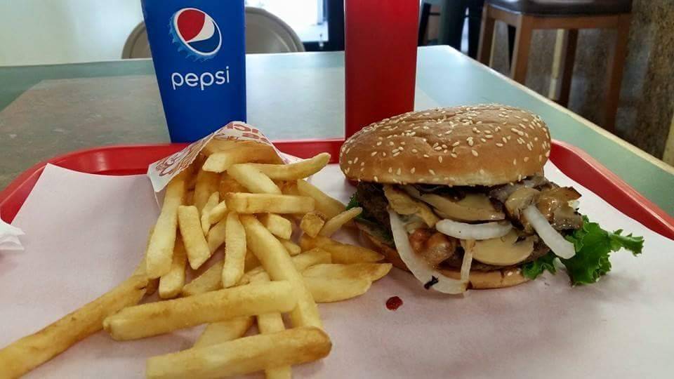 Small Burger | restaurant | 1820 W 18th St, Chicago, IL 60608, USA | 3122264680 OR +1 312-226-4680