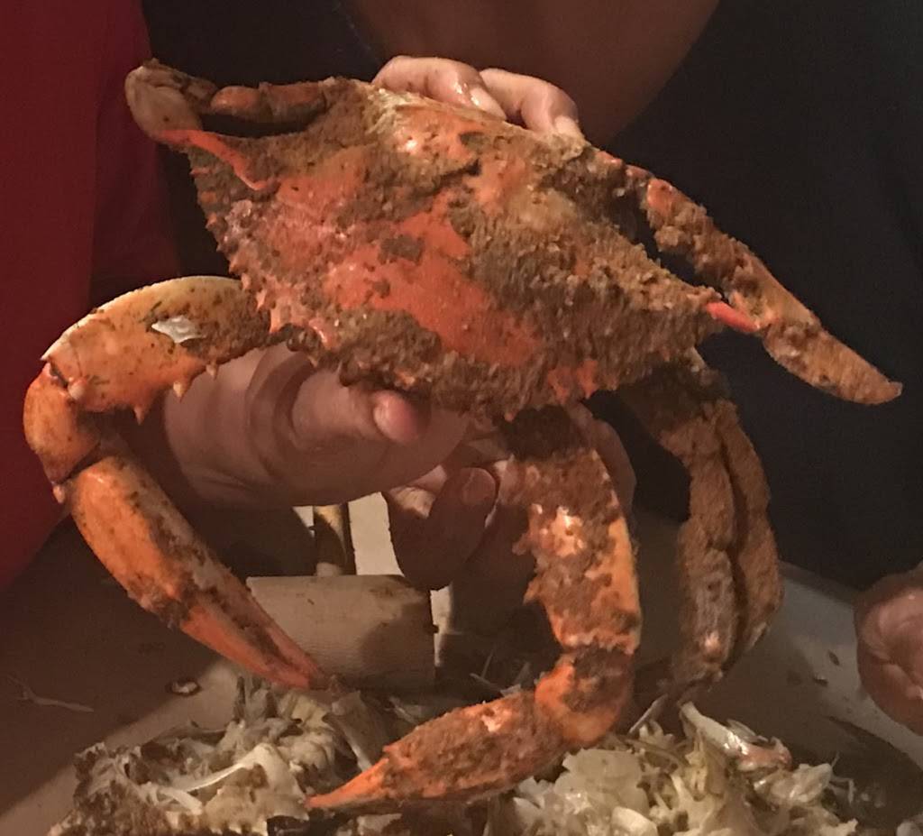 Chris Seafood | restaurant | 801 S Montford Ave, Baltimore, MD 21224, USA | 4106750117 OR +1 410-675-0117