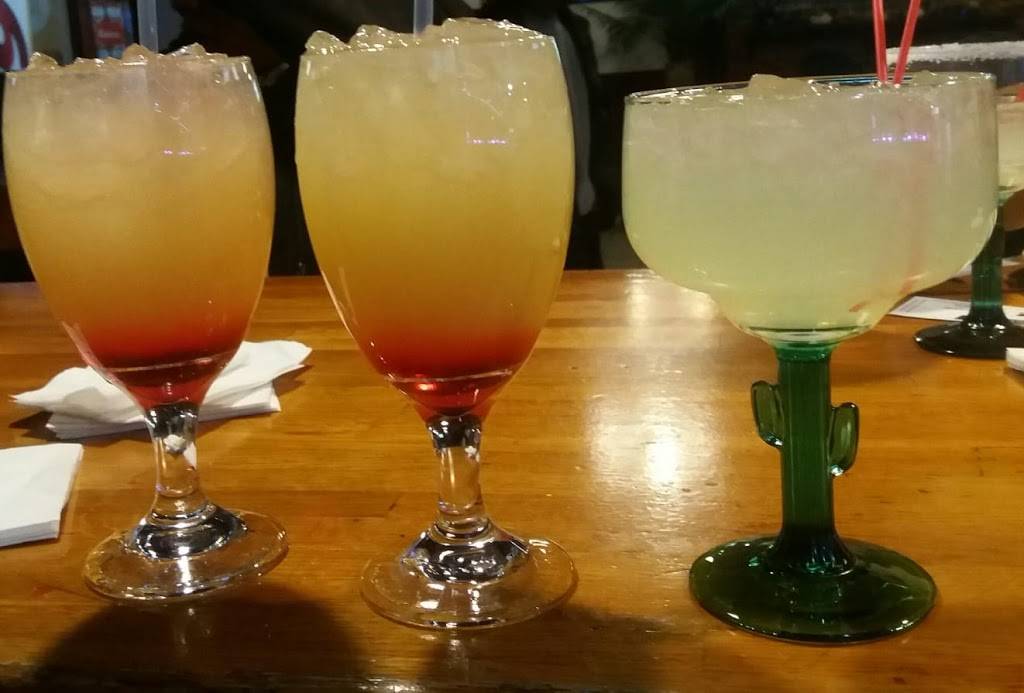 Charlies Restaurant And Bar | restaurant | 5711 Silver Hill Rd, District Heights, MD 20747, USA | 3015168787 OR +1 301-516-8787