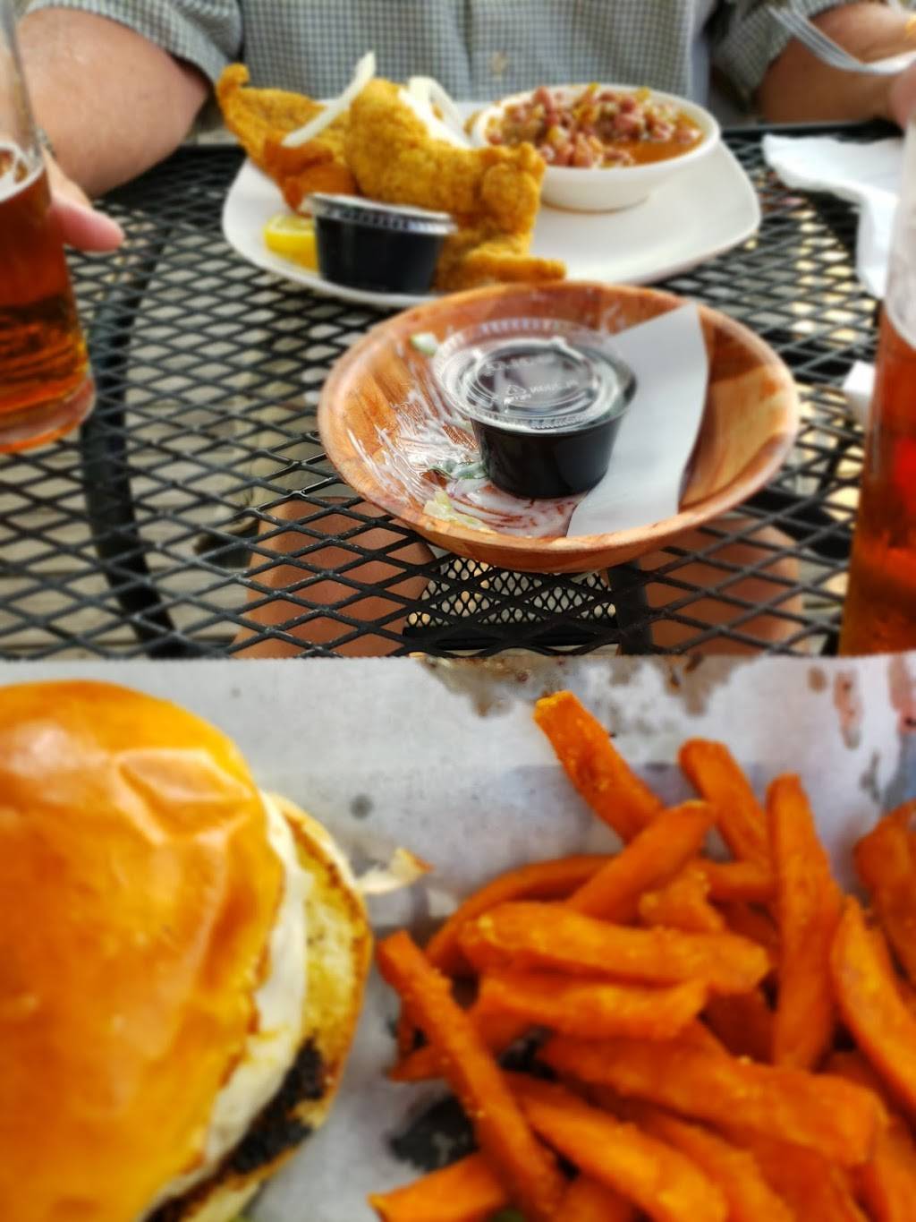 Aqua Yacht Harbor Grille | restaurant | 3832 MS-25, Iuka, MS 38852, USA | 6624235811 OR +1 662-423-5811