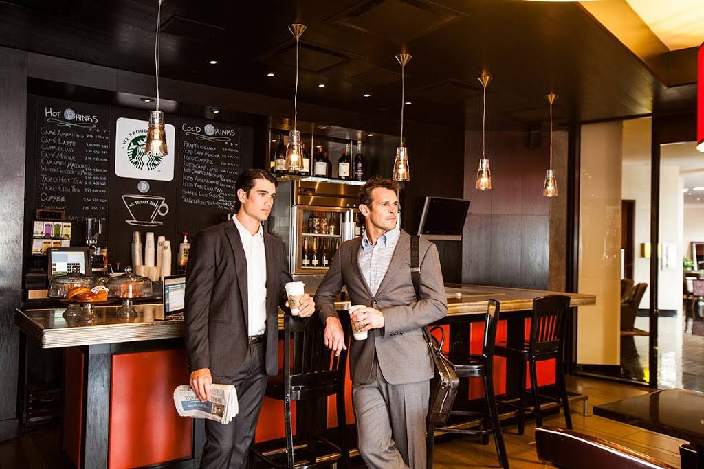 Revolve Kitchen + Bar | restaurant | 2525 W Loop S, Houston, TX 77027, USA | 7138509200 OR +1 713-850-9200