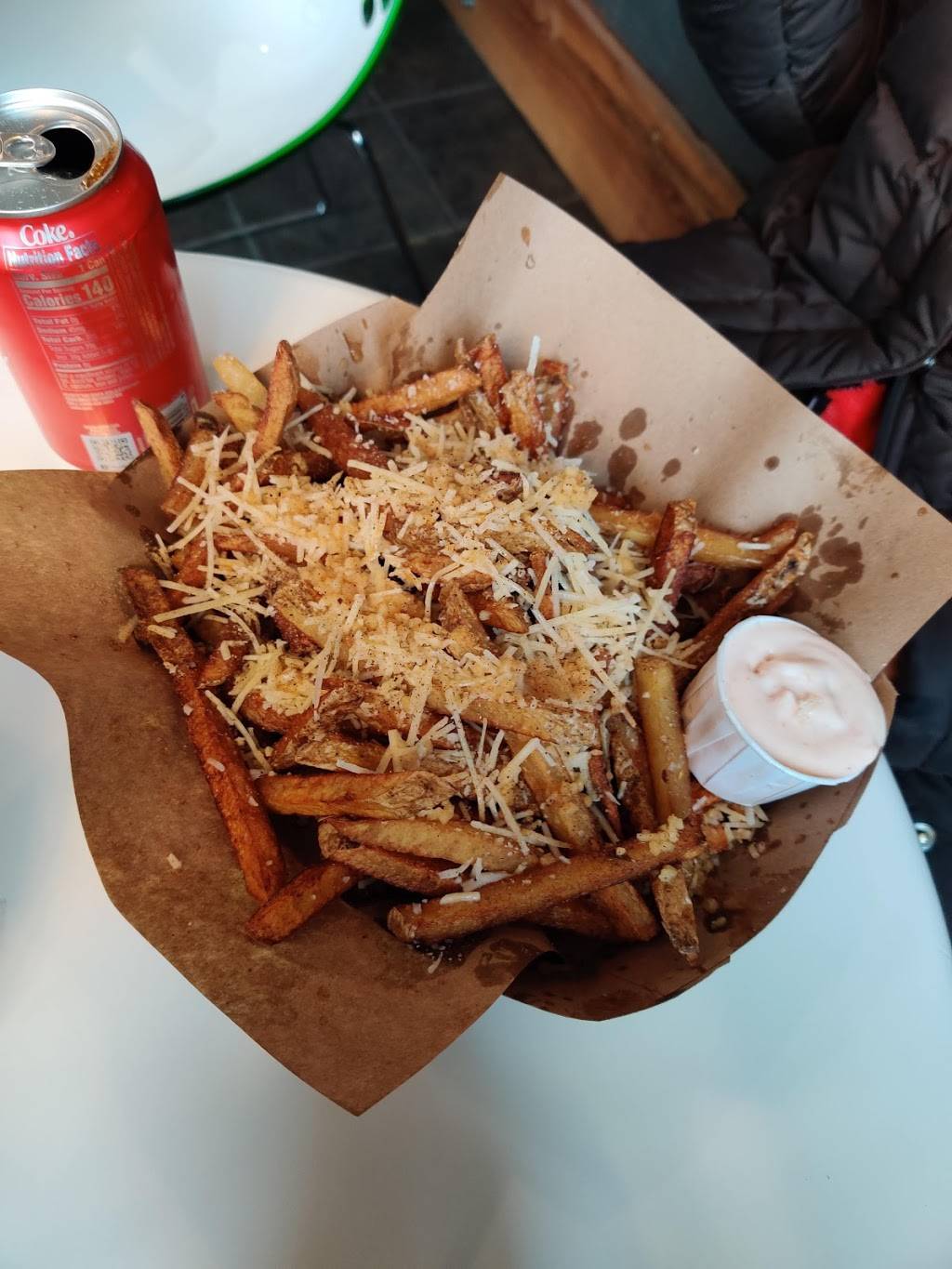 Oakwood Proper Burgers | restaurant | 1108 E Eighth St, Traverse City, MI 49686, USA | 2312531513 OR +1 231-253-1513