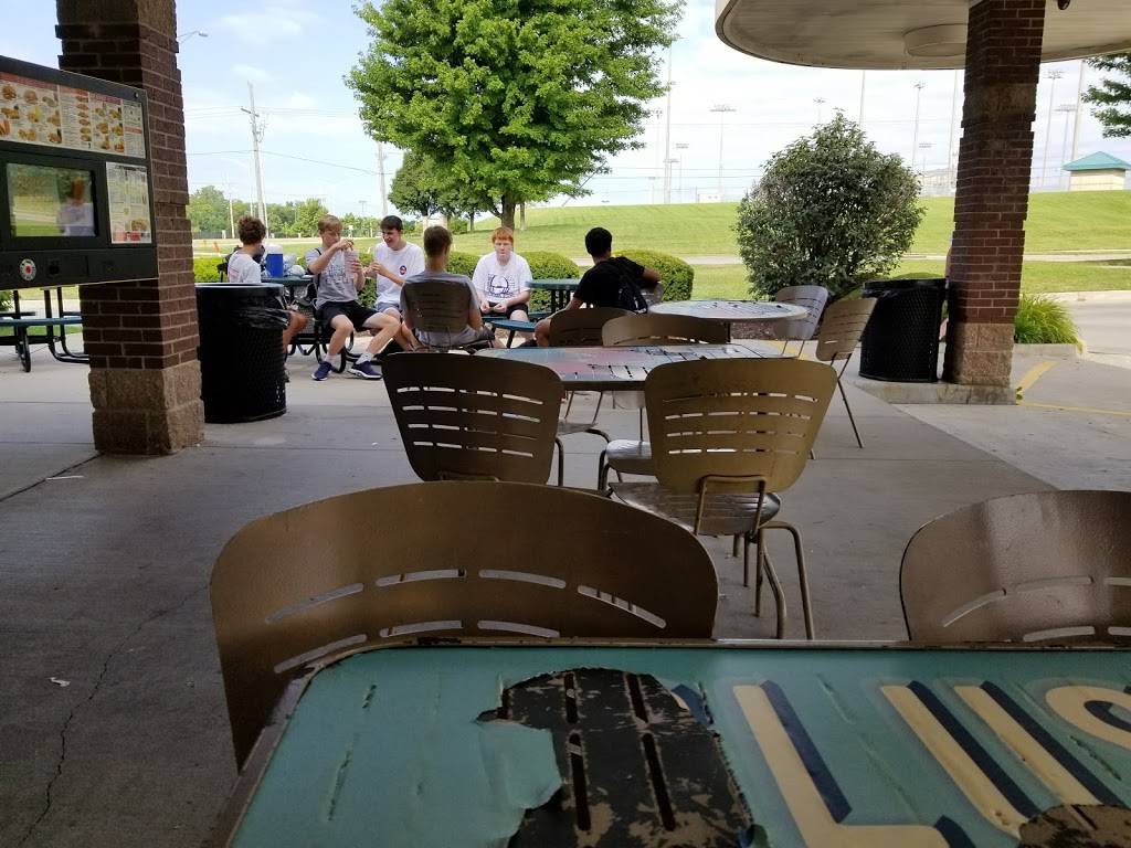 Sonic Drive-In | restaurant | 13485 Switzer Rd, Overland Park, KS 66213, USA | 9138140874 OR +1 913-814-0874