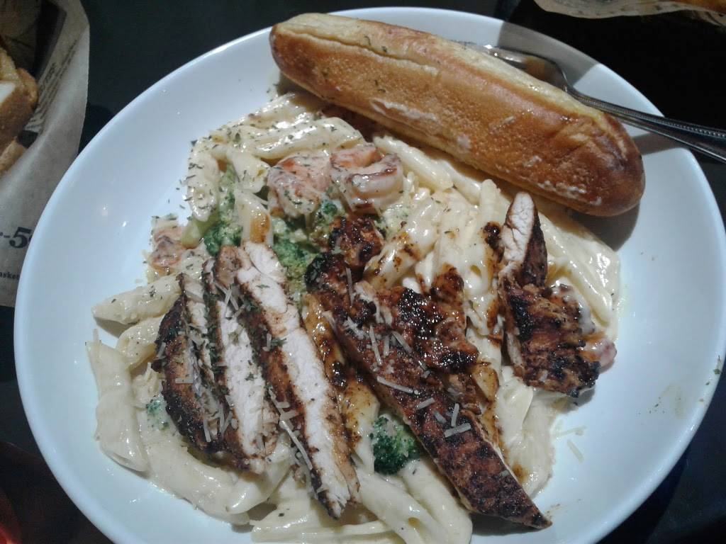 Bombshells | restaurant | 7501 N Stemmons Fwy, Dallas, TX 75247, USA | 2142672662 OR +1 214-267-2662