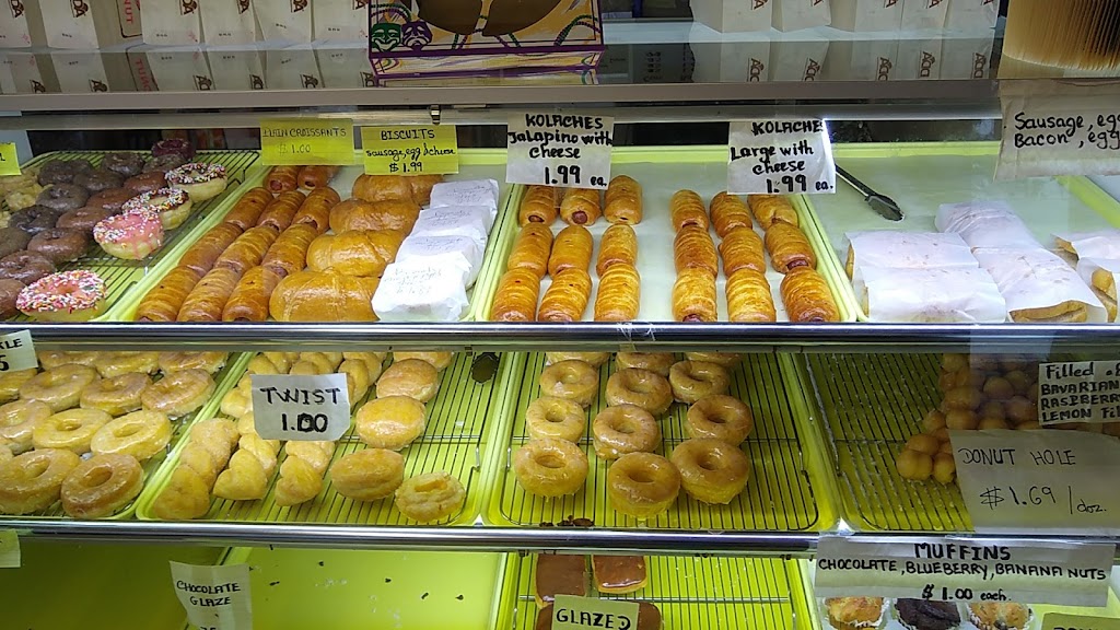 Donut Time | restaurant | 746 W Broad St, Monticello, MS 39654, USA | 6015877770 OR +1 601-587-7770