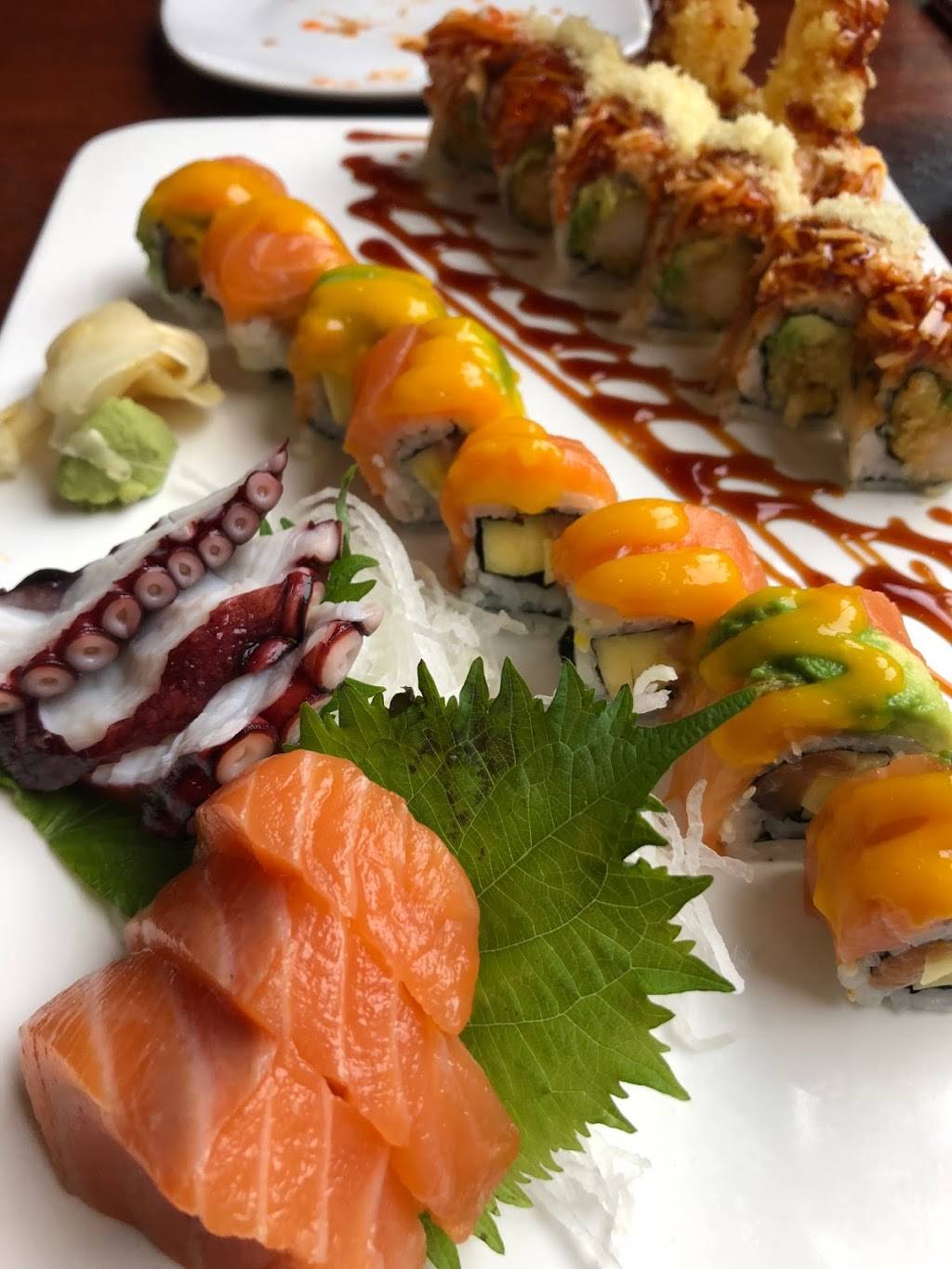 Sakura Teppanyaki & Sushi | restaurant | 730 W Diversey Pkwy, Chicago, IL 60614, USA | 7732482882 OR +1 773-248-2882