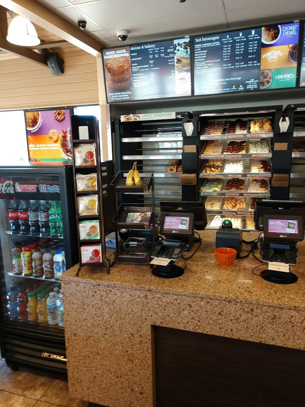 Dunkin | bakery | 8209 N Knoxville Ave, Peoria, IL 61615, USA | 3096431779 OR +1 309-643-1779