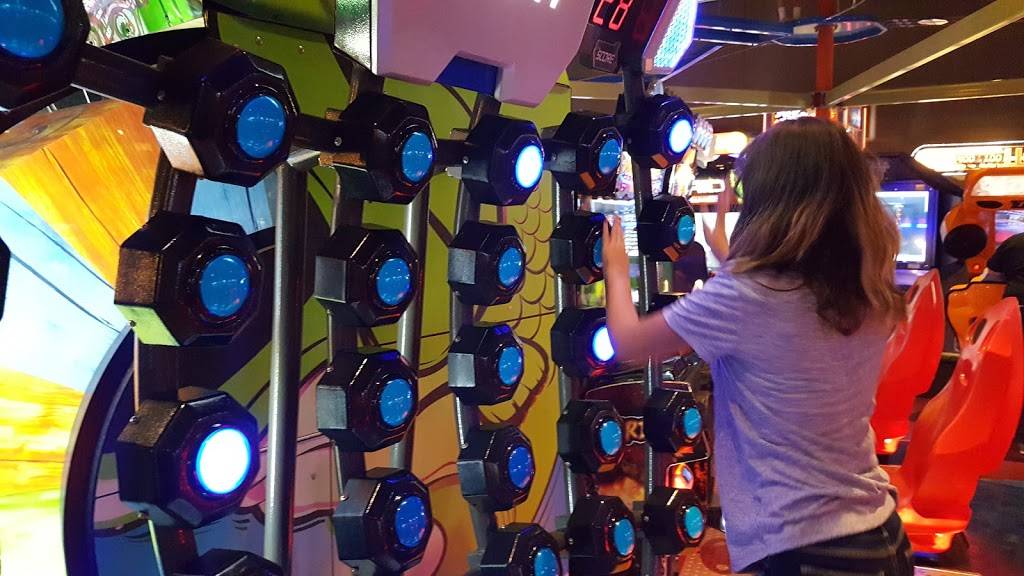 Main Event San Antonio North | restaurant | 1911 N Loop 1604 E, San Antonio, TX 78232, USA | 2103055999 OR +1 210-305-5999