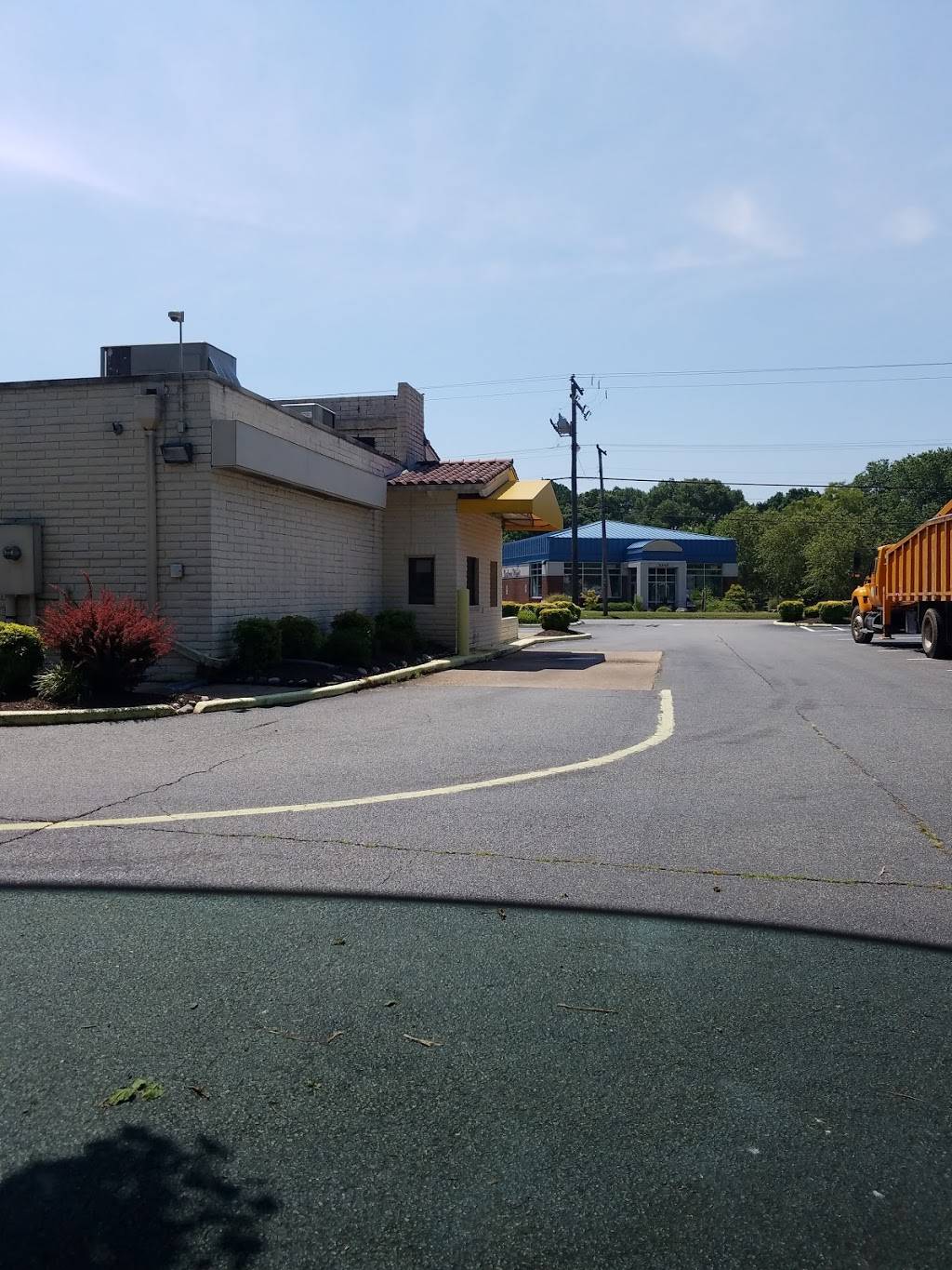 Subway | restaurant | 1807 E Pembroke Ave, Hampton, VA 23663, USA | 7577229513 OR +1 757-722-9513