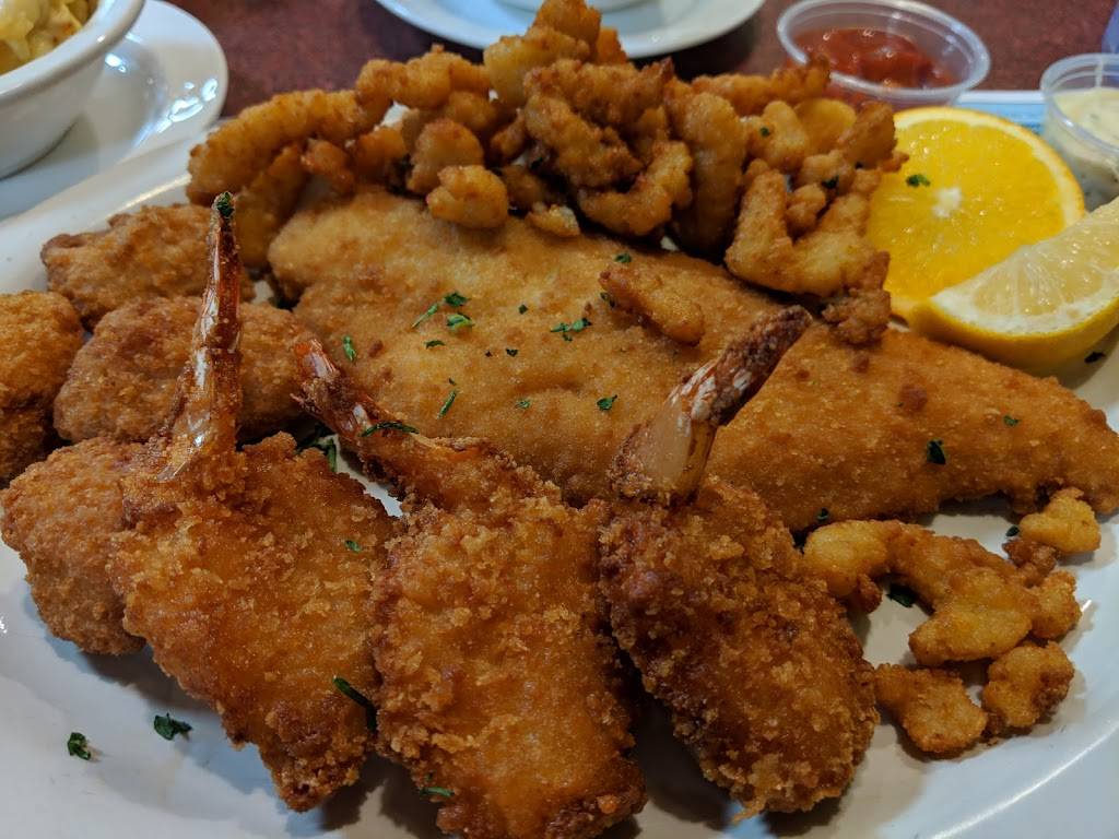 Royal Family Restaurant | restaurant | 1543 E Main St, Waynesboro, PA 17268, USA | 7176557516 OR +1 717-655-7516