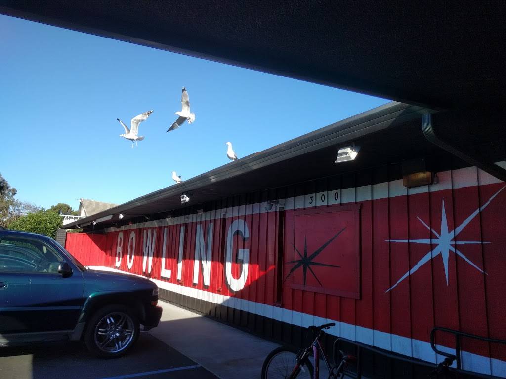 Bowlero Alameda | restaurant | 300 Park St, Alameda, CA 94501, USA | 5105236767 OR +1 510-523-6767