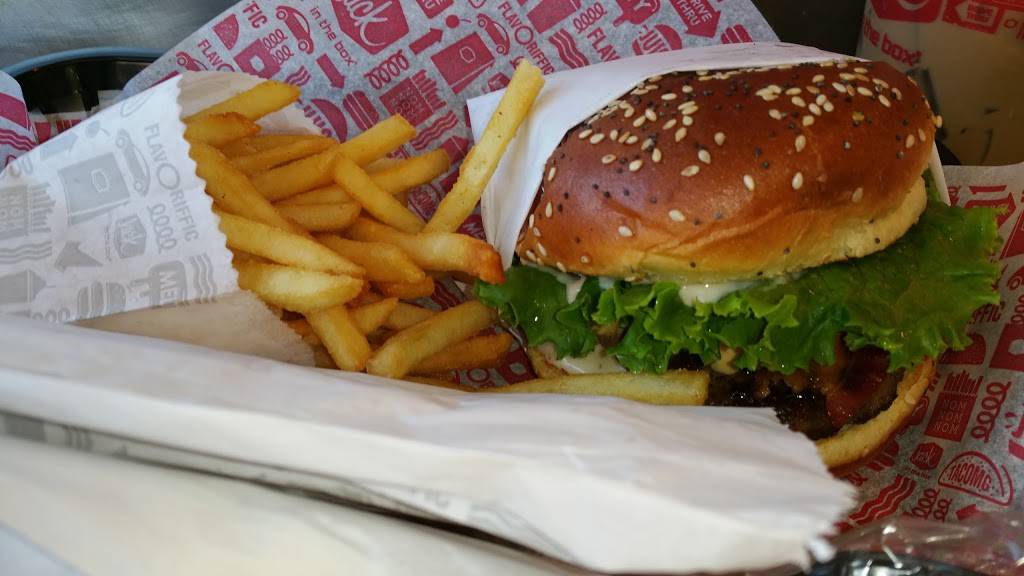 Jack in the Box | restaurant | 2601 E Slauson Ave, Huntington Park, CA 90255, USA | 3235852125 OR +1 323-585-2125