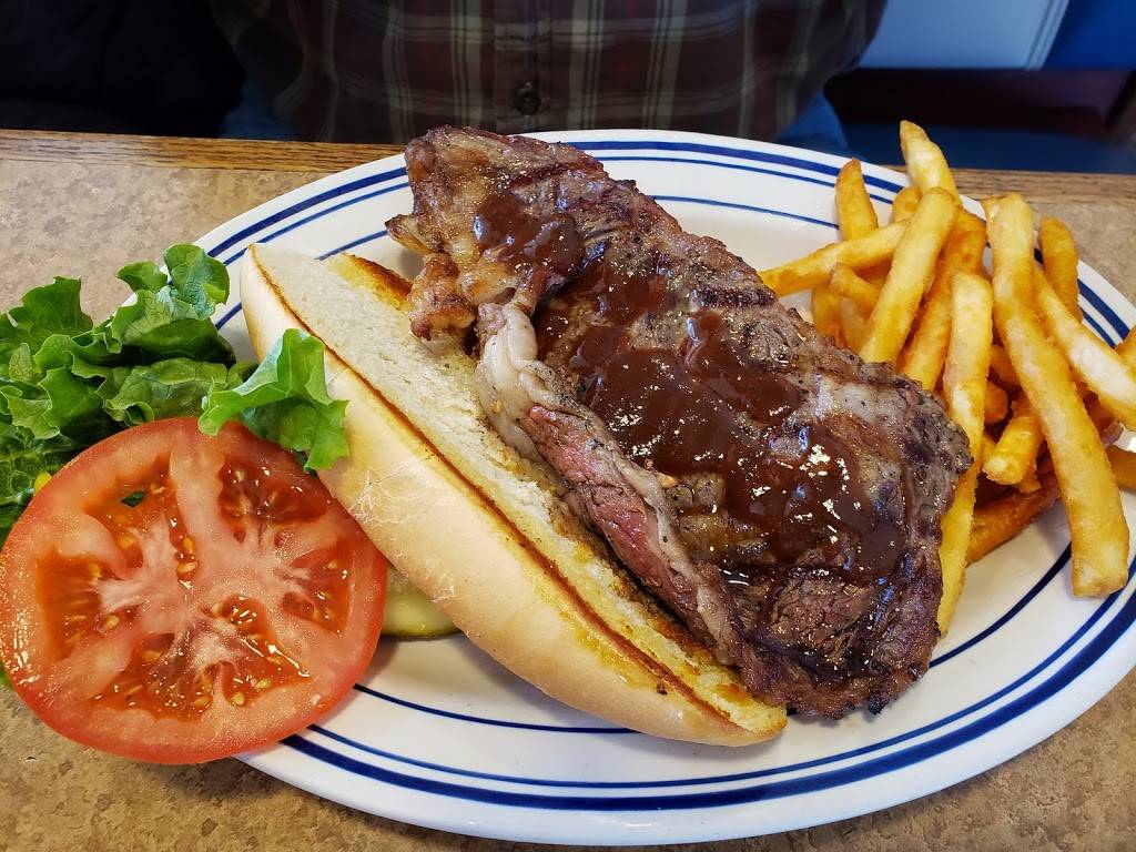 Country Junction Restaurant | restaurant | 1669 Willard Dr, Freeport, IL 61032, USA | 8152357197 OR +1 815-235-7197