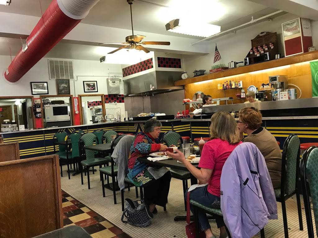 The Fountain Sandwich Fountain | restaurant | 19771 Main St, Buchanan, VA 24066, USA | 5402668803 OR +1 540-266-8803