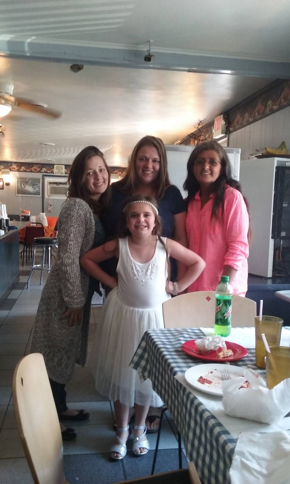 Hornets Restaurant | restaurant | 13856 Phelps 632 Rd, Phelps, KY 41553, USA | 6064563598 OR +1 606-456-3598