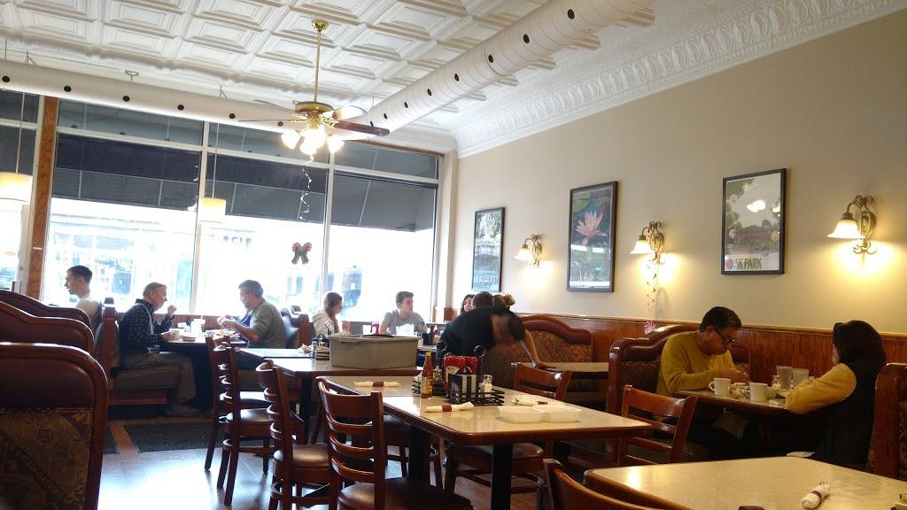 Georges Family Restaurant | restaurant | 145 S Oak Park Ave, Oak Park, IL 60302, USA | 7088484949 OR +1 708-848-4949