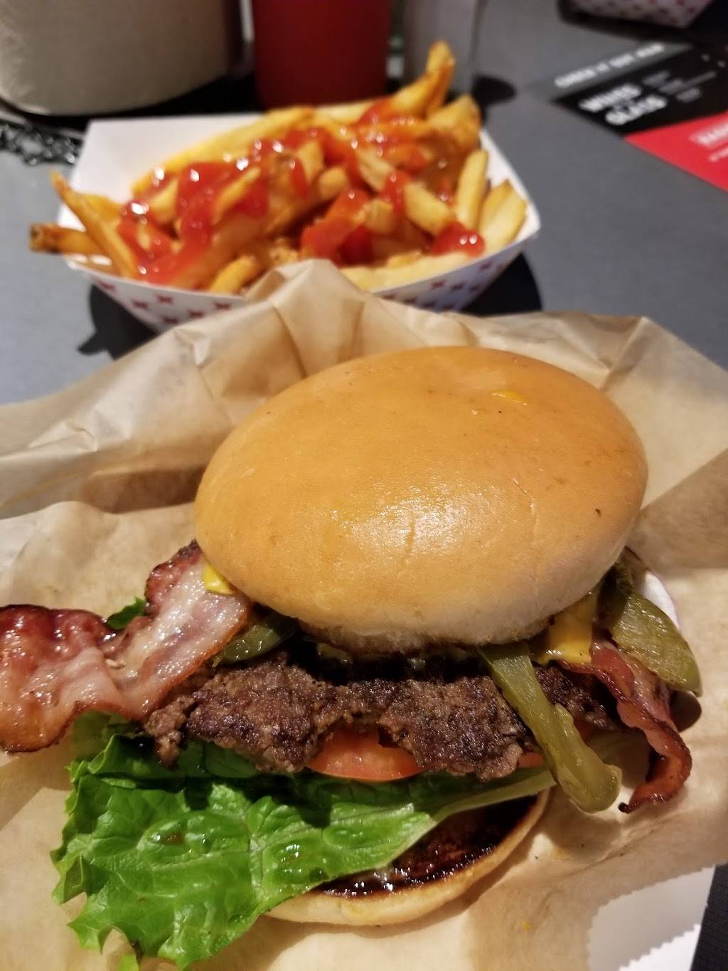 The Garage Burgers & Beer | restaurant | 190 Shawnee Mall Dr, Shawnee, OK 74804, USA | 4057884950 OR +1 405-788-4950