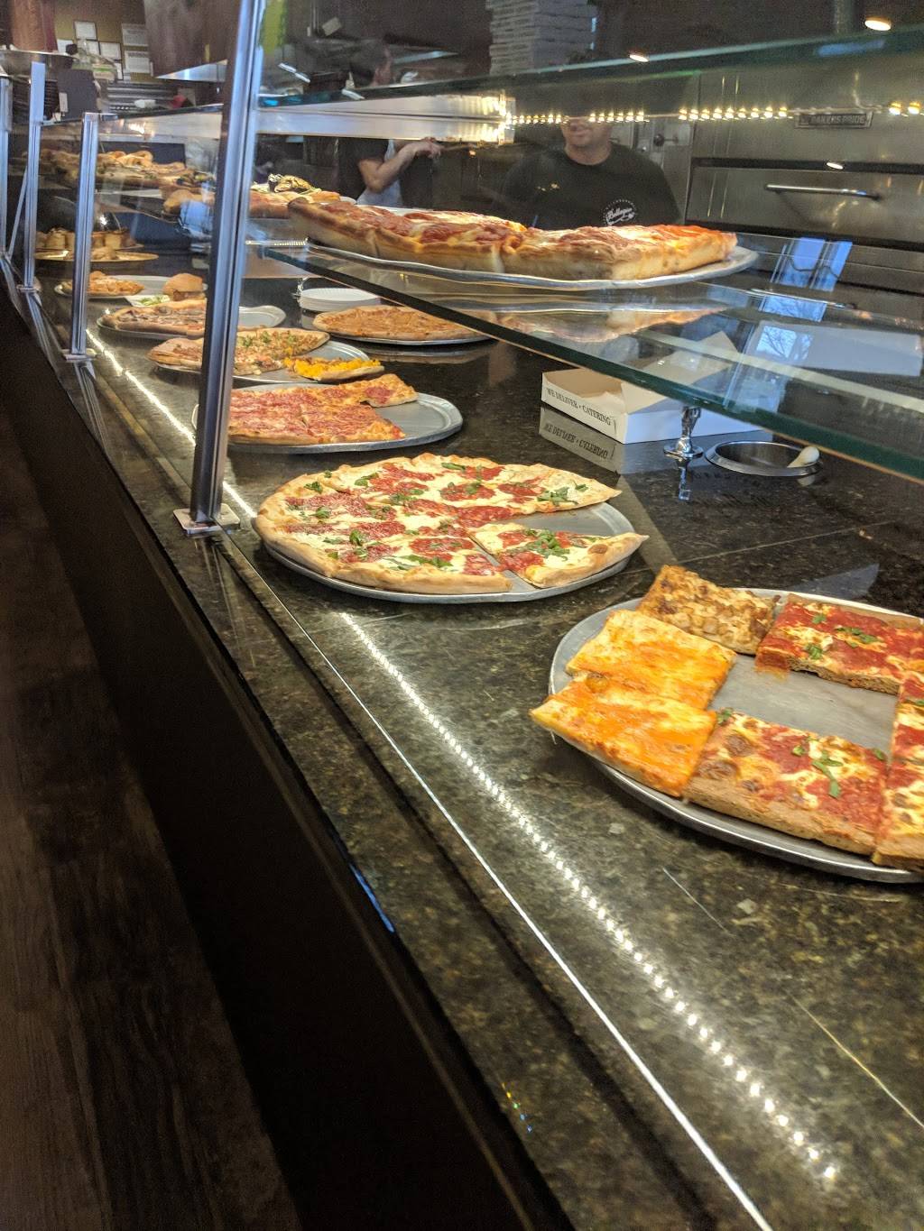 Bellagio Pizzeria Restaurant & Catering | restaurant | 211 Airport Plaza Blvd, Farmingdale, NY 11735, USA | 6317778282 OR +1 631-777-8282