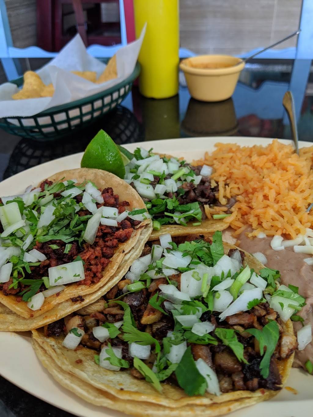 Taqueria Mazamitla | restaurant | 3610 W Belmont Ave, Chicago, IL 60618, USA | 7732672667 OR +1 773-267-2667