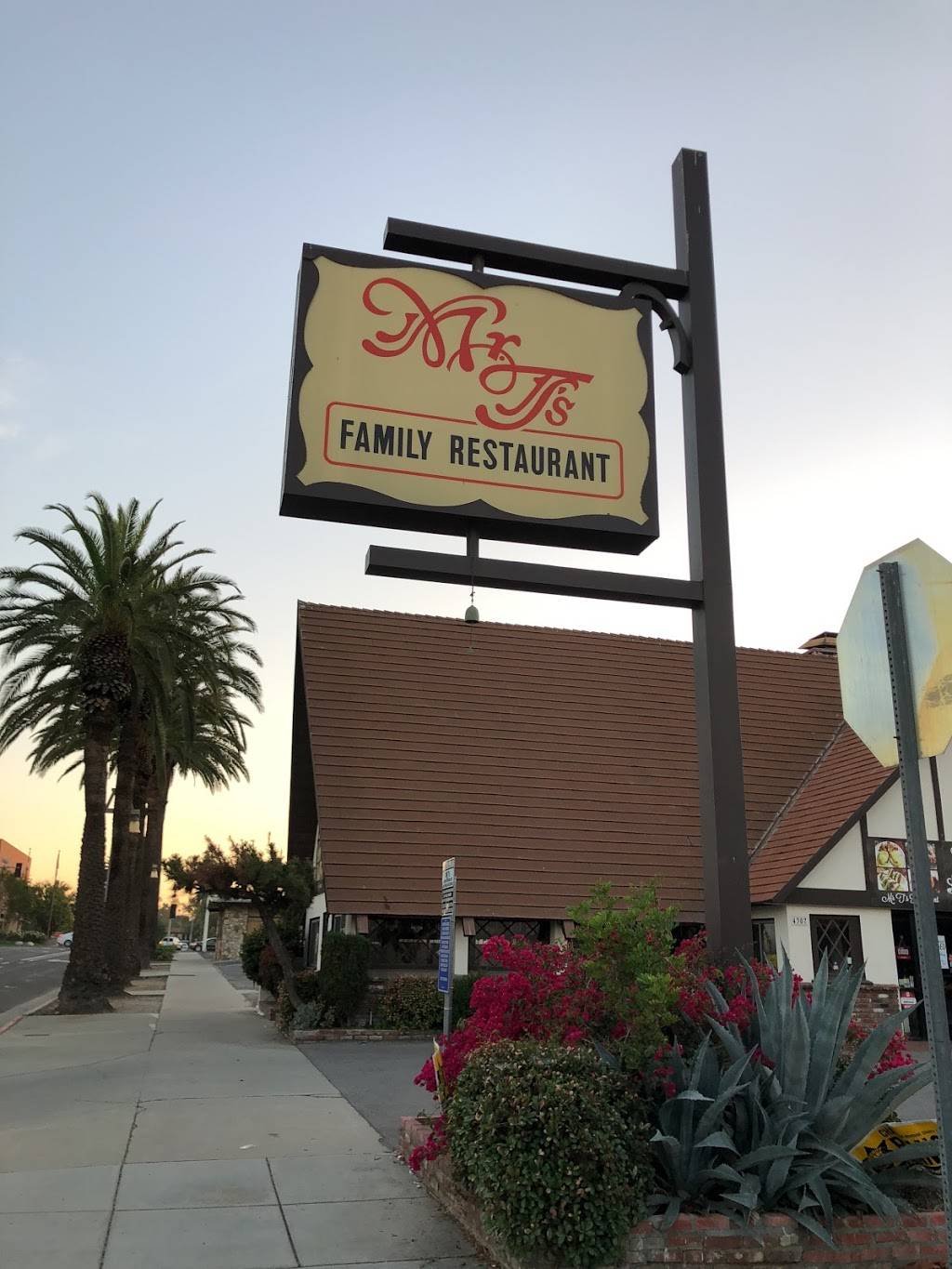 Mr Ts Family Restaurant | restaurant | 4307 Main St, Riverside, CA 92501, USA | 9517818707 OR +1 951-781-8707