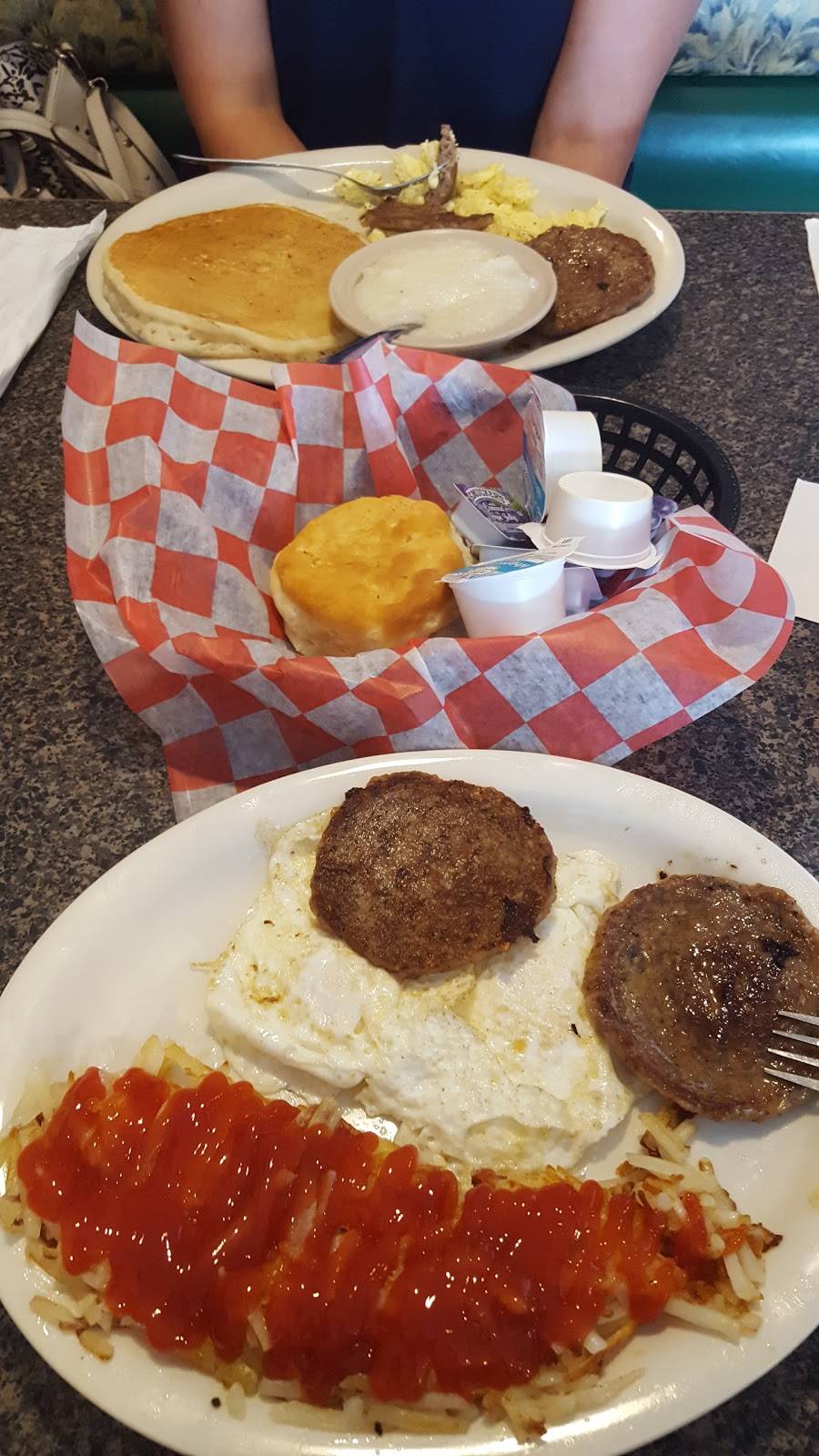 Dees Diner | restaurant | 1314 W Grantham St, Goldsboro, NC 27530, USA | 9197363665 OR +1 919-736-3665