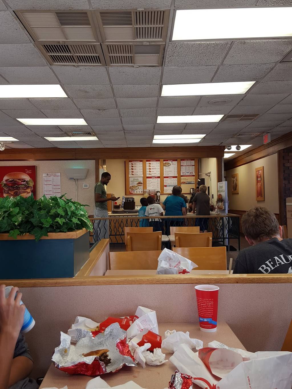 Wendys | restaurant | 808 E Atlantic St, South Hill, VA 23970, USA | 4344477961 OR +1 434-447-7961