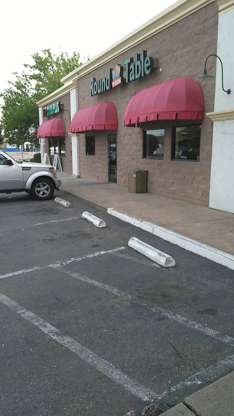 Round Table Pizza | meal delivery | 825 N Adams St, Dixon, CA 95620, USA | 7076784466 OR +1 707-678-4466