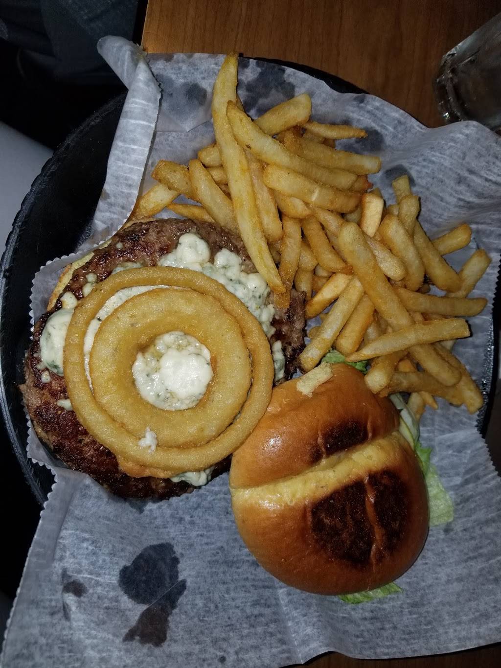 LimeLight Sports Bar & Grill | restaurant | 30200 Van Dyke Ave, Warren, MI 48093, USA | 5867517883 OR +1 586-751-7883