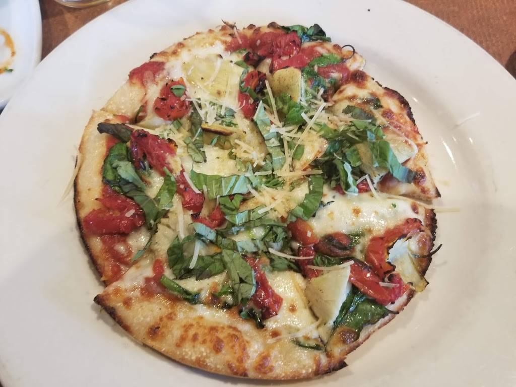 Bostons Restaurant & Sports Bar | restaurant | 3911 Venetian Dr, Newburgh, IN 47630, USA | 8128533400 OR +1 812-853-3400