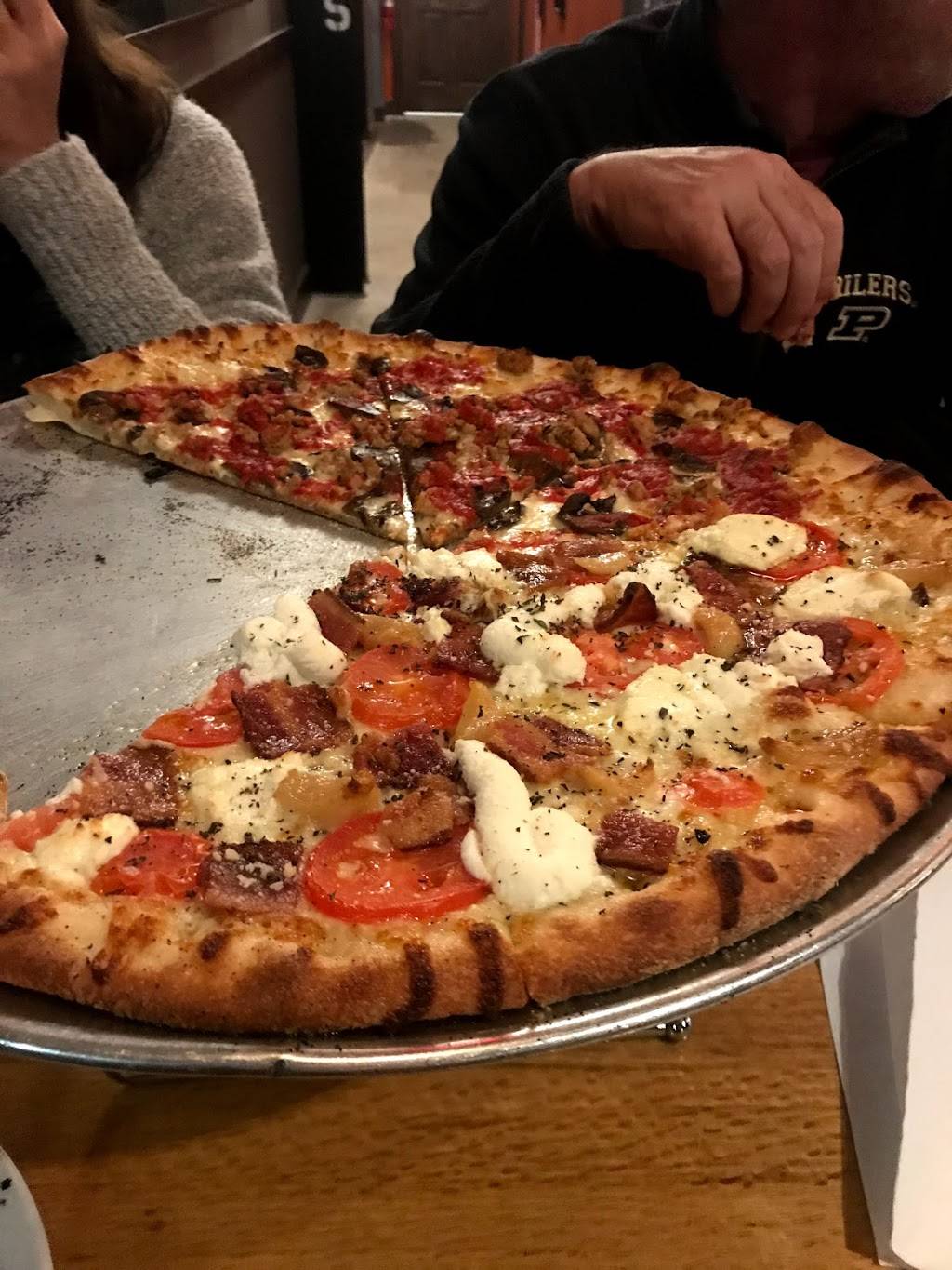 Pies & Pints | restaurant | 13901 Town Center Blvd Suite 100, Noblesville, IN 46060, USA | 3177747437 OR +1 317-774-7437