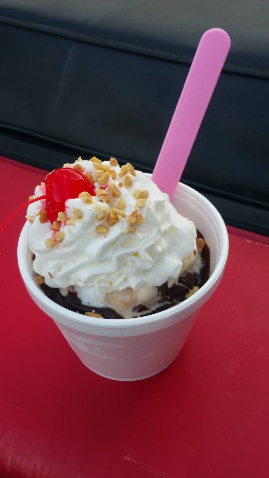 Scoops Ice Cream & Grille | restaurant | 312 Primrose Ln, Mountville, PA 17554, USA | 7172852055 OR +1 717-285-2055