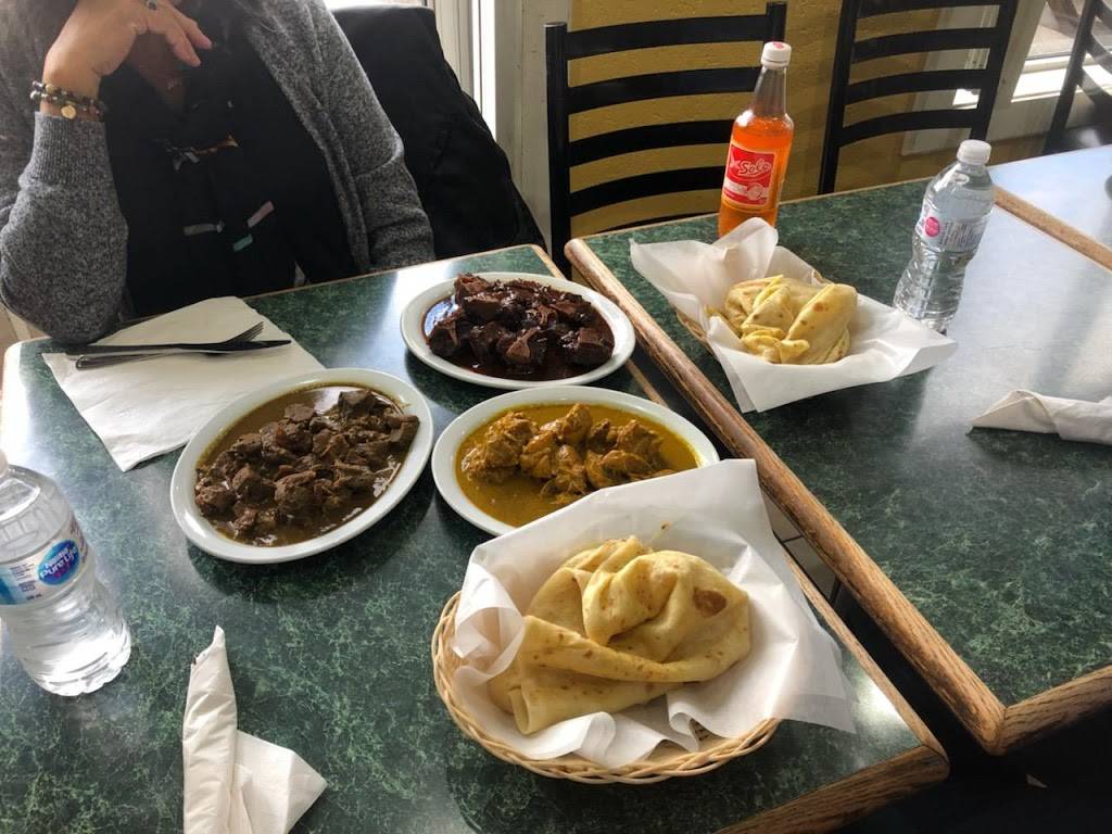 Shandras Roti Shop | restaurant | 5030 Maingate Dr, Mississauga, ON L4W 1N5, Canada | 9056257775 OR +1 905-625-7775