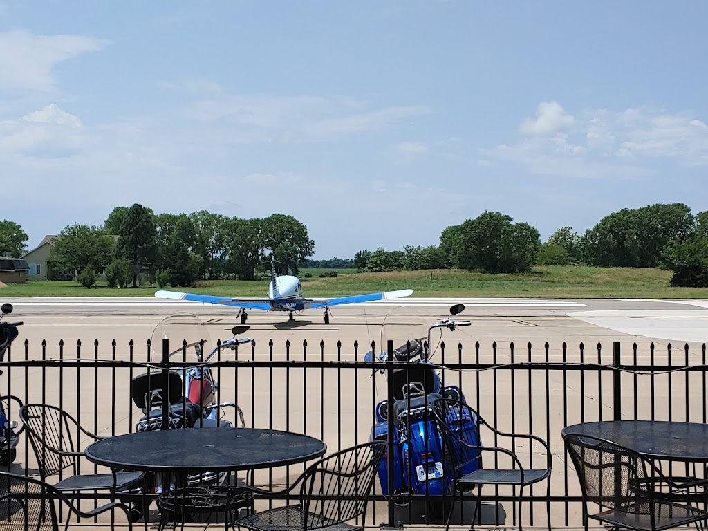 Stearman Field Bar & Grill | restaurant | 14789 SW 30th St, Benton, KS 67017, USA | 3167781612 OR +1 316-778-1612