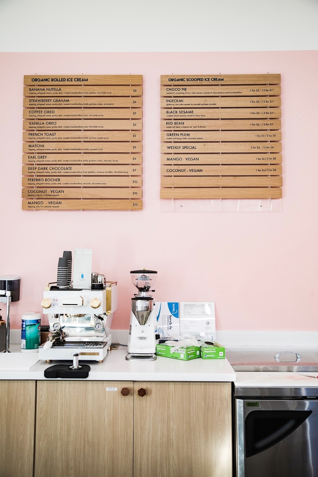 Holy Roly Ice Cream | restaurant | 3450 W 6th St Suite 109A, Los Angeles, CA 90020, USA | 2136747298 OR +1 213-674-7298