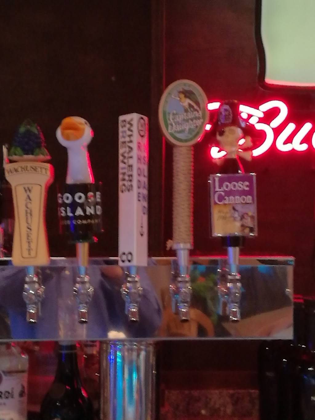 Filippous Twisted Pizza | restaurant | 28 Old Tower Hill Rd, Wakefield, RI 02879, USA | 4017828800 OR +1 401-782-8800