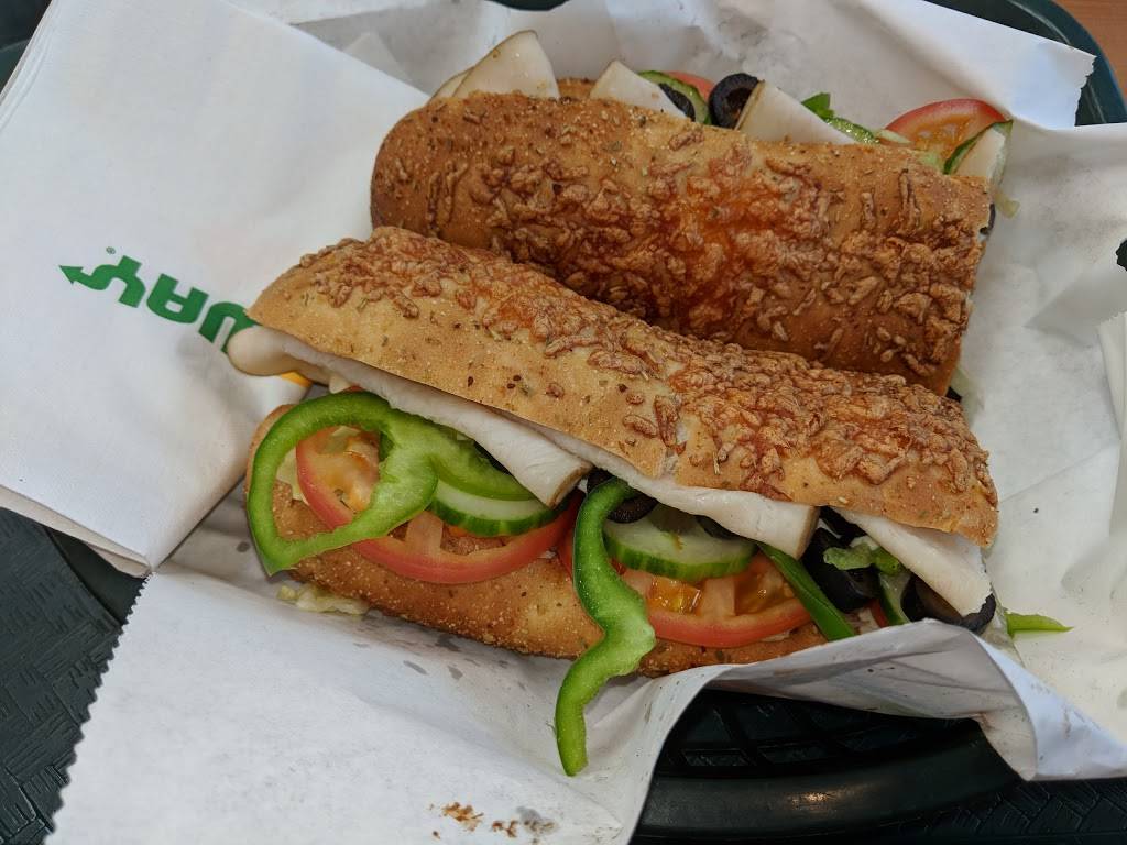 Subway | restaurant | 495 Main St. S Shoppers World (Parking Lot, Unit # P1, Brampton, ON L6Y 1N6, Canada | 9054556525 OR +1 905-455-6525