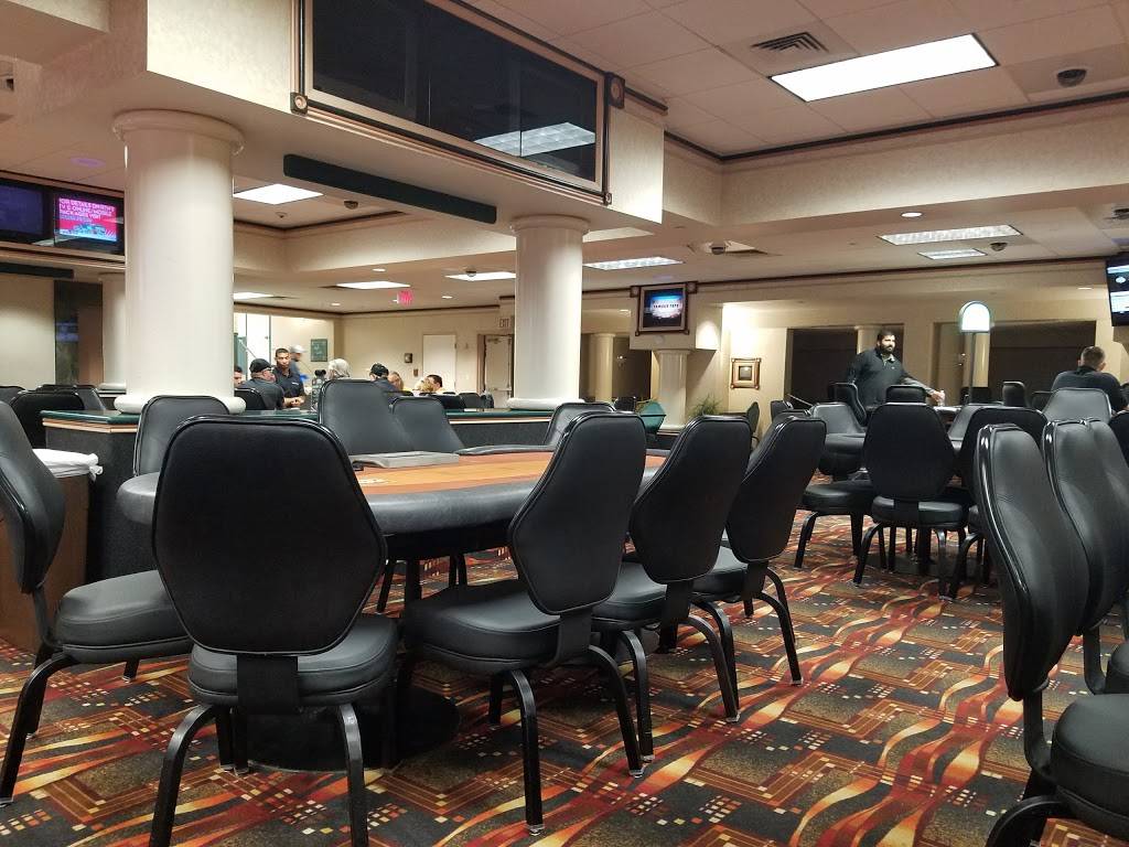 Tampa Greyhound Track | restaurant | 8300 N Nebraska Ave, Tampa, FL 33604, USA | 8139324313 OR +1 813-932-4313